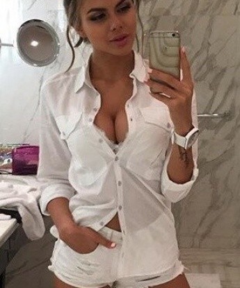 Чувственная и страстная леди приглашает встретиться для наслаждения и релаксации. Мои нежные руки и горячее тело подарят тебе море эмоций. Жду звонка! 7251, 25 лет